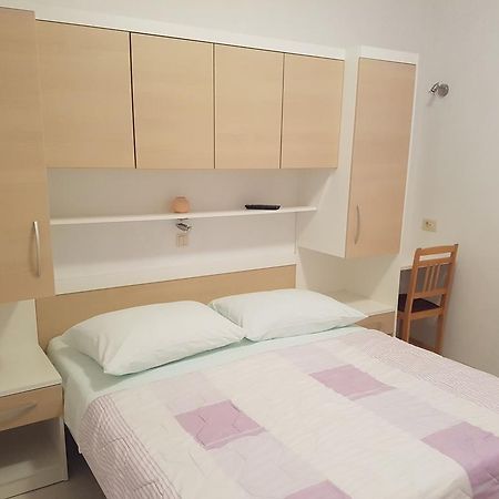 Apartments Center Baška Voda Esterno foto