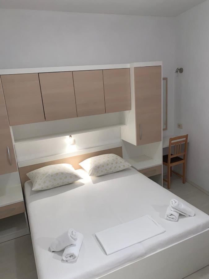 Apartments Center Baška Voda Esterno foto