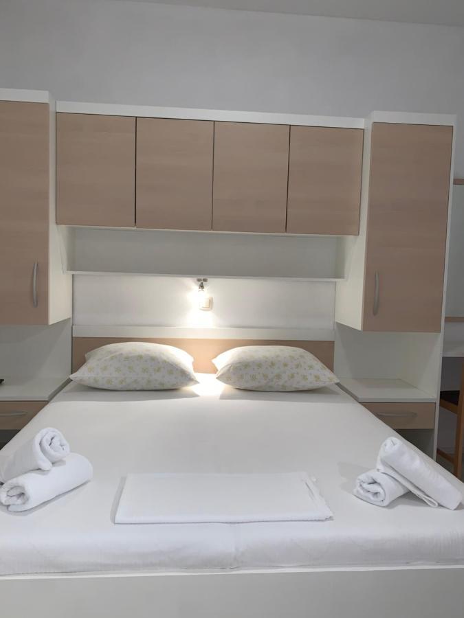 Apartments Center Baška Voda Esterno foto